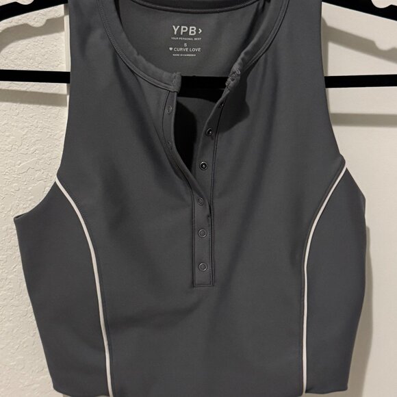 (Bundle) 6 Workout Tops in Sizes Small/Medium - Picture 9 of 9